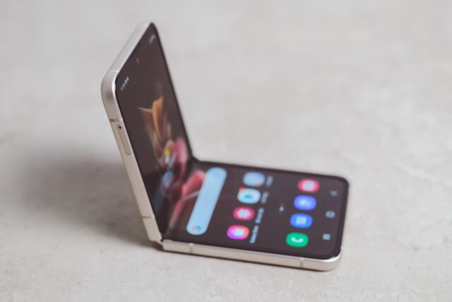 Foldable Phones: Top or Flop?