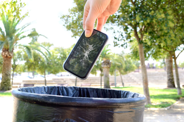 Why You Shouldn’t Throw Away Your Old Smartphone